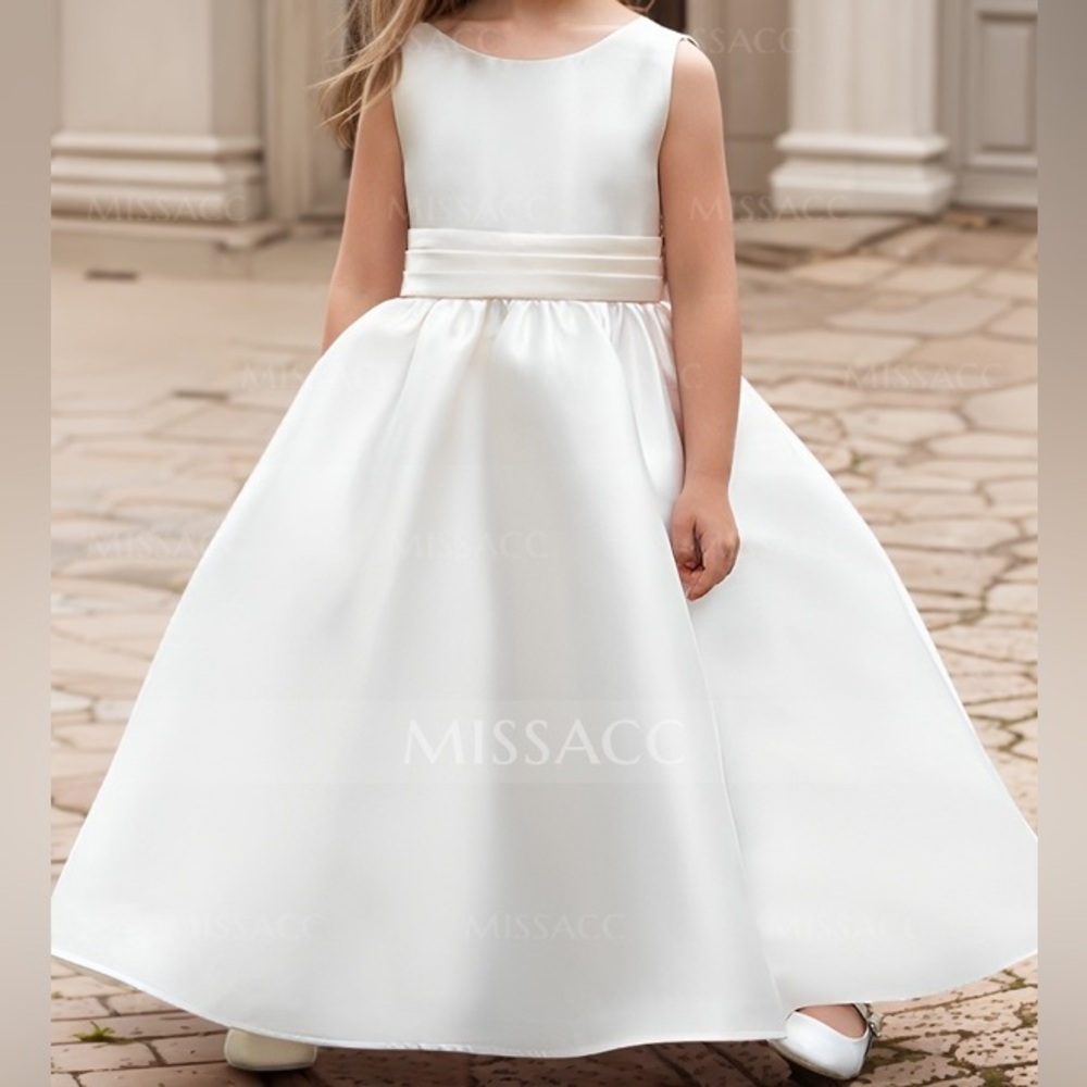Elegant White A-Line Sleeveless Wedding Dress